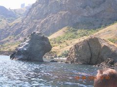 Девушка с отломанным носом, смотрящая в горы